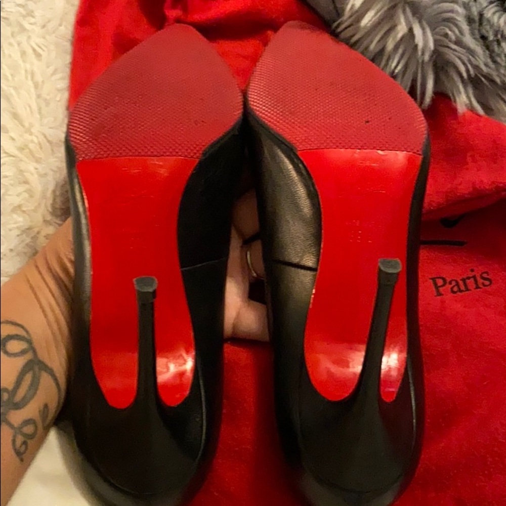Christian Louboutin’s red bottom pumps